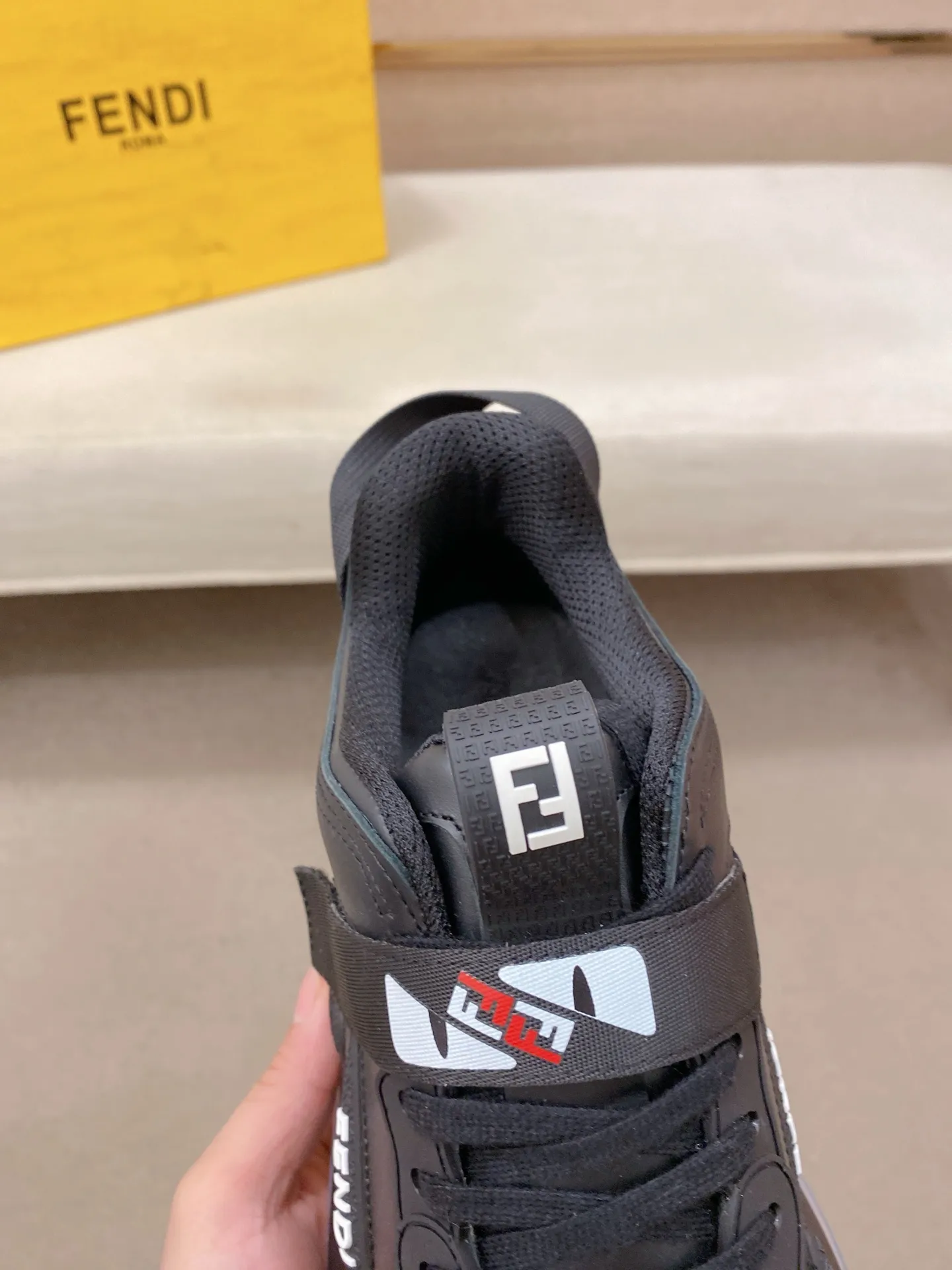 Men's shoes 💰 640💰 FENDI new model (Fendi) official website 1:1 copy 👊🏻Upper 🇮🇹Imported cowhide 🇩🇪Inside imported breathable mesh lining. The original outsole is molded to reflect the identity of every man, and the upper foot is elegant and stable🚶🏻🚶🏻The high-end custom counter original replica📯The shoe last remains unchanged regardless of wind and rain, and can withstand the verification of time🔍️,🔵 Size: 39-45. Can be customized 38-46 non-refundable and non-exchangeable!